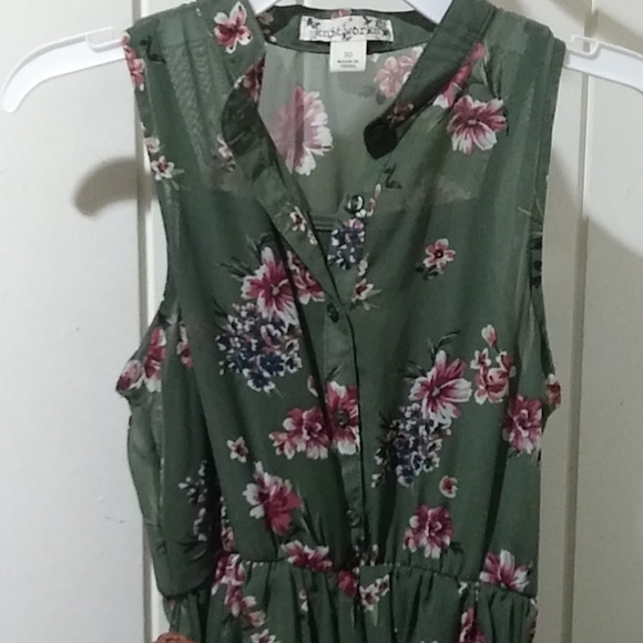 Dress - Picture 3 of 3